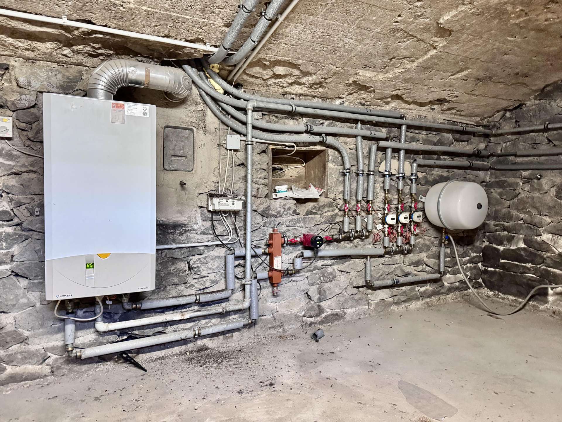 3 Wohnungen - modernisiert - solide Kapitalanlage